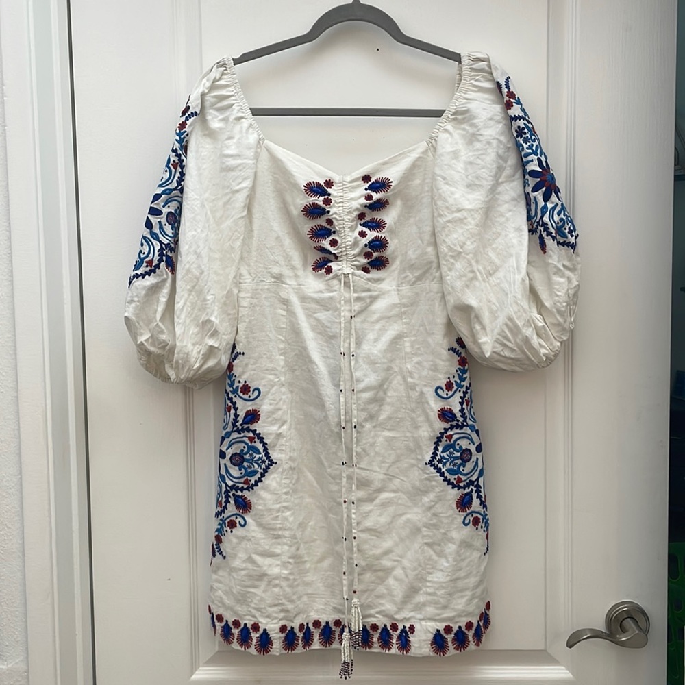FARM Rio Off-White Embroidery Mini Dress. Size small.